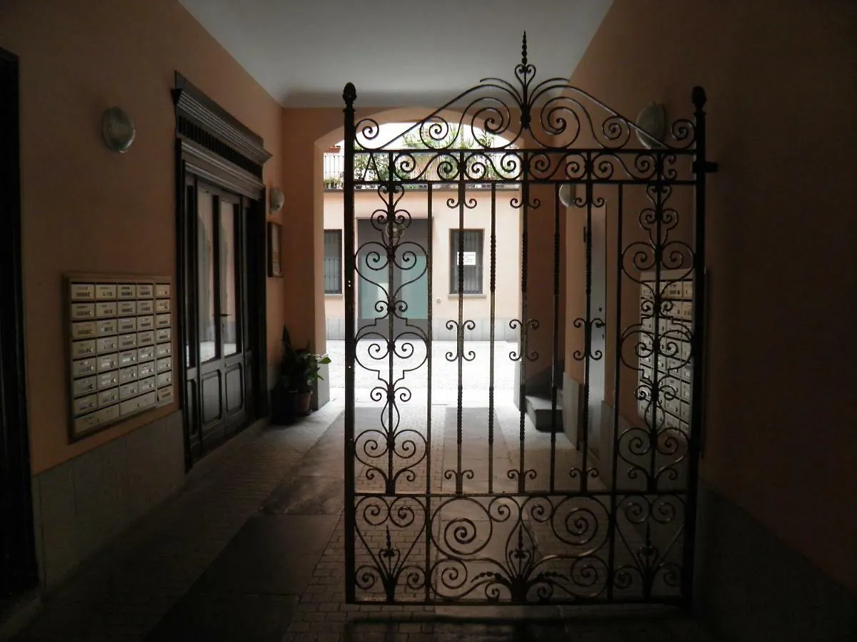 Apartment Ferienwohnung Il Nido Sul Tetto A Milano